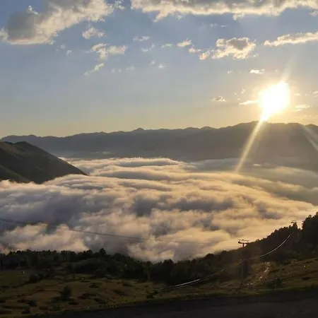 Vue Panoramique Sur Les Pyrenees Apartment *